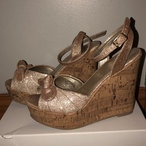Gold wedges